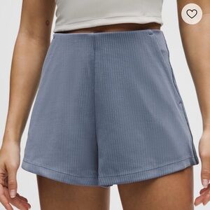 lululemon athletica High-Waist Shorts in Slate Blue